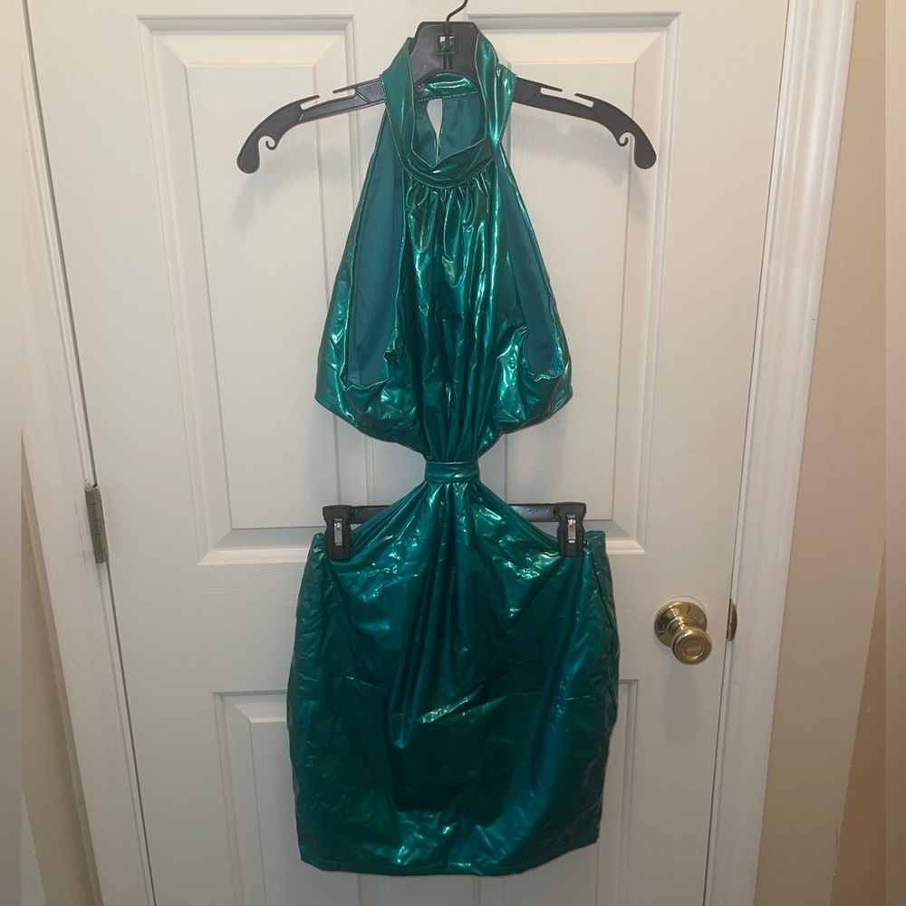 Backless dress